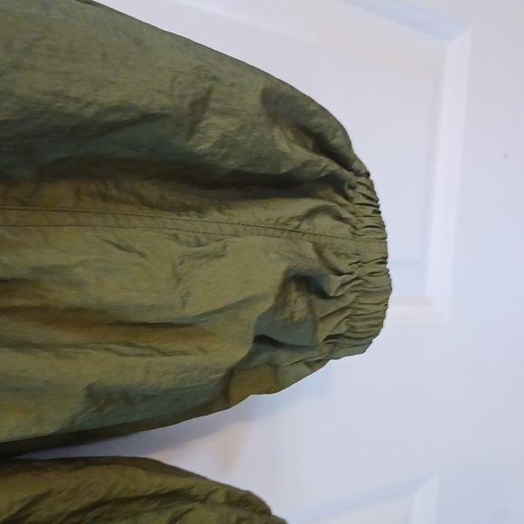 Forever 21 army green parachute texture jumpsuit - Picture 2 of 4